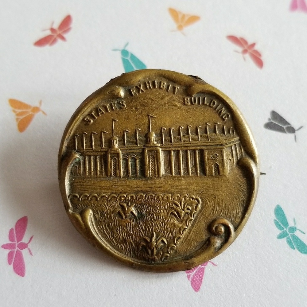 Relisted- Vintage World Fair States Exhibit brooch old gold - Picture 3 of 7